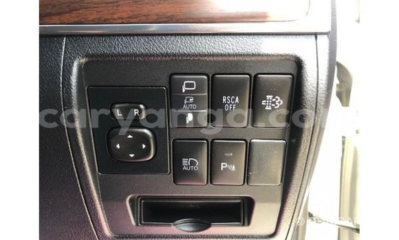Acheter Import Voiture Toyota Land Cruiser Blanc à Import - Dubai, Malawi Acheter Import Voiture Toyota Land Cruiser Blanc à Import - Dubai, Malawi