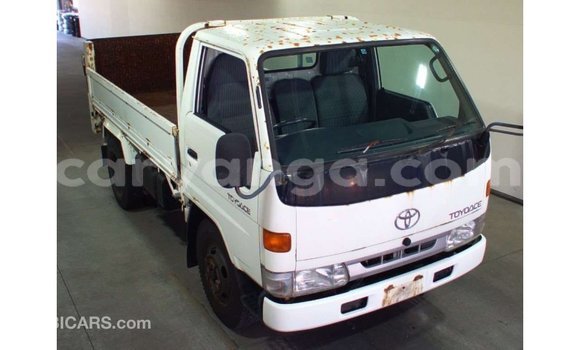 Nunua Imported Toyota Dyna White Gari ndani ya Import - Dubai nchini Malawi Nunua Imported Toyota Dyna White Gari ndani ya Import - Dubai nchini Malawi
