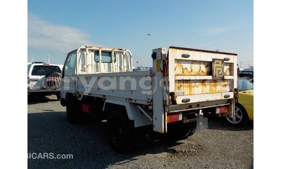 Nunua Imported Toyota Dyna White Gari ndani ya Import - Dubai nchini Malawi Nunua Imported Toyota Dyna White Gari ndani ya Import - Dubai nchini Malawi