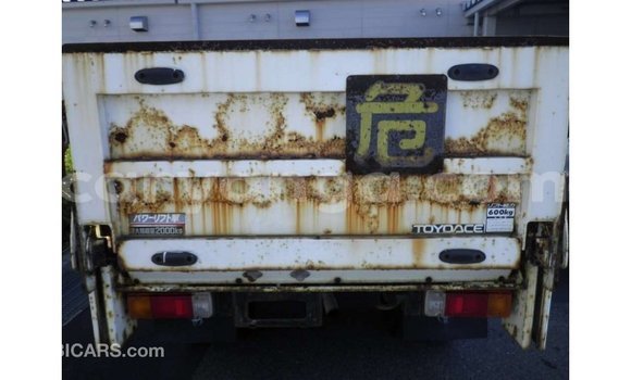 Nunua Imported Toyota Dyna White Gari ndani ya Import - Dubai nchini Malawi Nunua Imported Toyota Dyna White Gari ndani ya Import - Dubai nchini Malawi