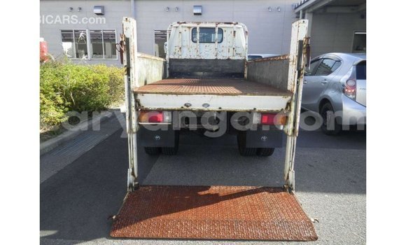 Nunua Imported Toyota Dyna White Gari ndani ya Import - Dubai nchini Malawi Nunua Imported Toyota Dyna White Gari ndani ya Import - Dubai nchini Malawi