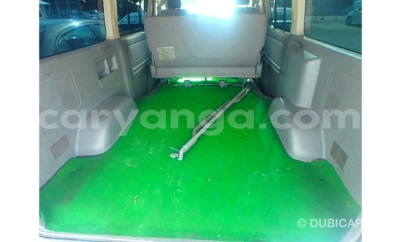 Acheter Import Voiture Toyota Hiace Blanc à Import - Dubai, Malawi Acheter Import Voiture Toyota Hiace Blanc à Import - Dubai, Malawi