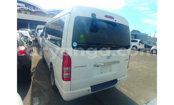 Acheter Import Voiture Toyota Hiace Blanc à Import - Dubai, Malawi Acheter Import Voiture Toyota Hiace Blanc à Import - Dubai, Malawi