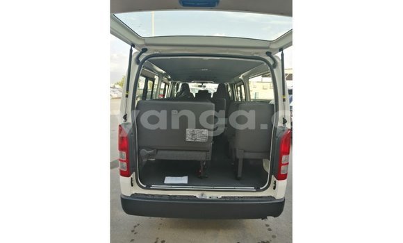 Nunua Imported Toyota Hiace White Gari ndani ya Import - Dubai nchini Malawi Nunua Imported Toyota Hiace White Gari ndani ya Import - Dubai nchini Malawi