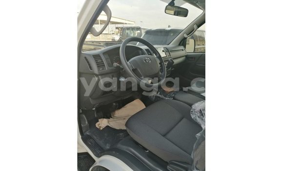 Nunua Imported Toyota Hiace White Gari ndani ya Import - Dubai nchini Malawi Nunua Imported Toyota Hiace White Gari ndani ya Import - Dubai nchini Malawi