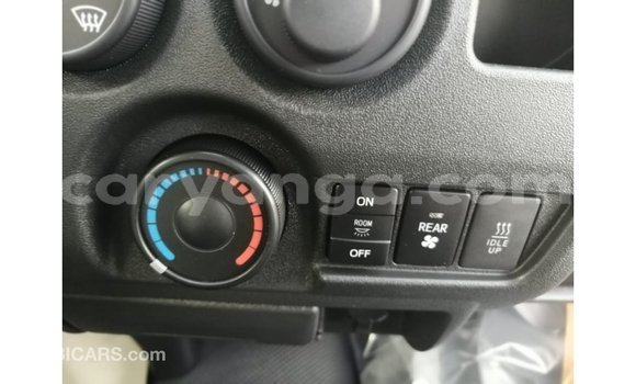 Nunua Imported Toyota Hiace White Gari ndani ya Import - Dubai nchini Malawi Nunua Imported Toyota Hiace White Gari ndani ya Import - Dubai nchini Malawi