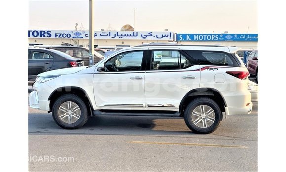 Acheter Import Voiture Toyota Fortuner Blanc à Import - Dubai, Malawi Acheter Import Voiture Toyota Fortuner Blanc à Import - Dubai, Malawi
