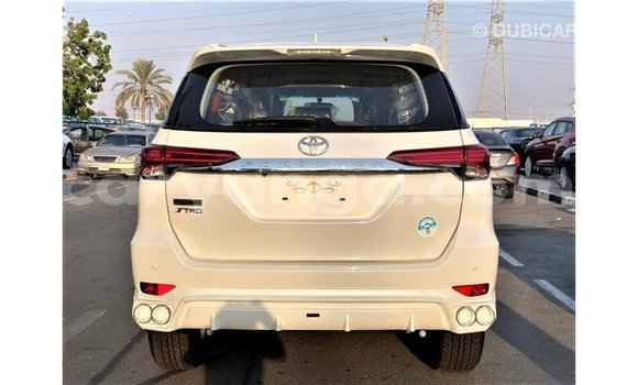 Acheter Import Voiture Toyota Fortuner Blanc à Import - Dubai, Malawi Acheter Import Voiture Toyota Fortuner Blanc à Import - Dubai, Malawi