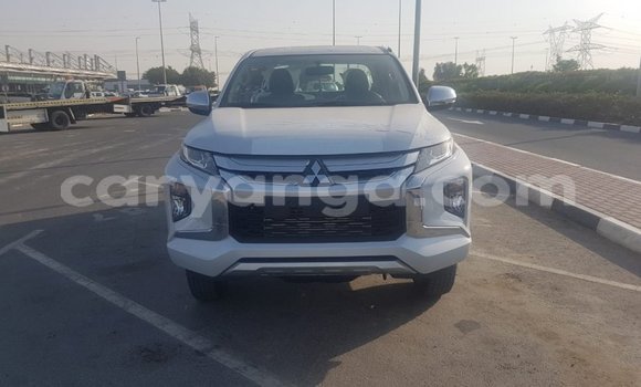 Buy Import Mitsubishi L200 White Car in Import - Dubai in Malawi