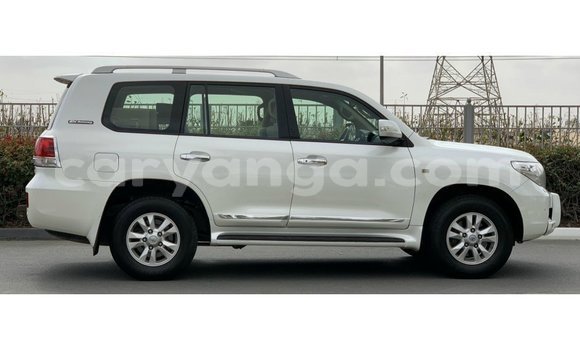 Acheter Import Voiture Toyota Land Cruiser Blanc à Import - Dubai, Malawi Acheter Import Voiture Toyota Land Cruiser Blanc à Import - Dubai, Malawi