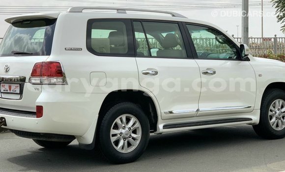 Acheter Import Voiture Toyota Land Cruiser Blanc à Import - Dubai, Malawi Acheter Import Voiture Toyota Land Cruiser Blanc à Import - Dubai, Malawi