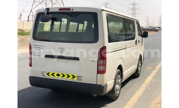 Acheter Import Voiture Toyota Hiace Blanc à Import - Dubai, Malawi Acheter Import Voiture Toyota Hiace Blanc à Import - Dubai, Malawi