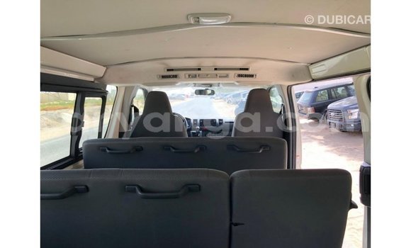 Acheter Import Voiture Toyota Hiace Blanc à Import - Dubai, Malawi Acheter Import Voiture Toyota Hiace Blanc à Import - Dubai, Malawi