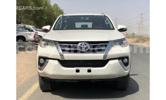 Nunua Imported Toyota Fortuner White Gari ndani ya Import - Dubai nchini Malawi Nunua Imported Toyota Fortuner White Gari ndani ya Import - Dubai nchini Malawi