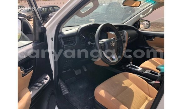 Nunua Imported Toyota Fortuner White Gari ndani ya Import - Dubai nchini Malawi Nunua Imported Toyota Fortuner White Gari ndani ya Import - Dubai nchini Malawi