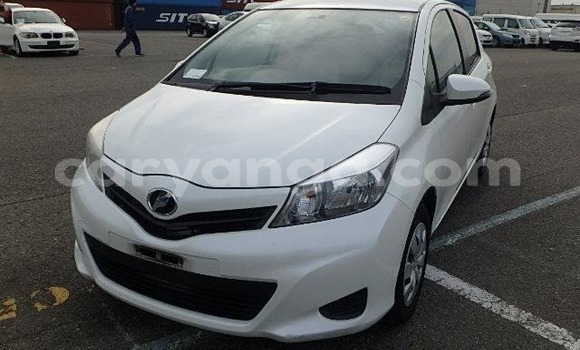 Buy Import Toyota Vitz White Car in Lilongwe in Malawi