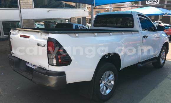 Buy Used Toyota Hilux White Car in Chilumba in Karonga Buy Used Toyota Hilux White Car in Chilumba in Karonga