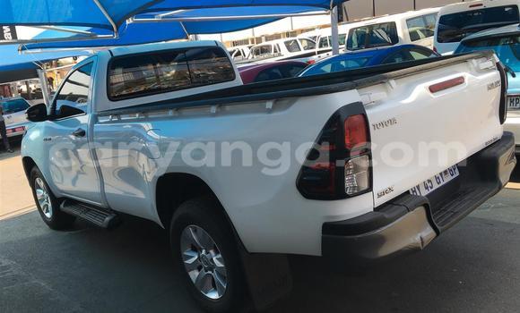Buy Used Toyota Hilux White Car in Chilumba in Karonga Buy Used Toyota Hilux White Car in Chilumba in Karonga