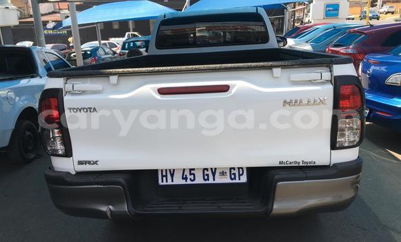 Buy Used Toyota Hilux White Car in Chilumba in Karonga Buy Used Toyota Hilux White Car in Chilumba in Karonga