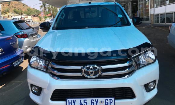 Buy Used Toyota Hilux White Car in Chilumba in Karonga Buy Used Toyota Hilux White Car in Chilumba in Karonga