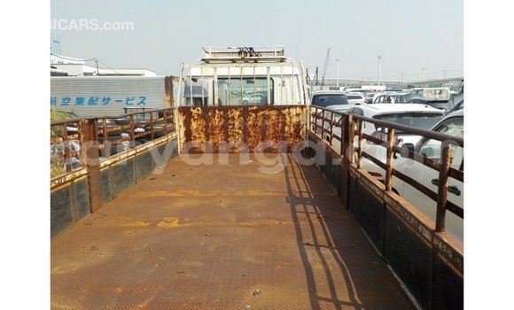 Acheter Import Utilitaire Isuzu FTR 850 Blanc à Import - Dubai, Malawi Acheter Import Utilitaire Isuzu FTR 850 Blanc à Import - Dubai, Malawi