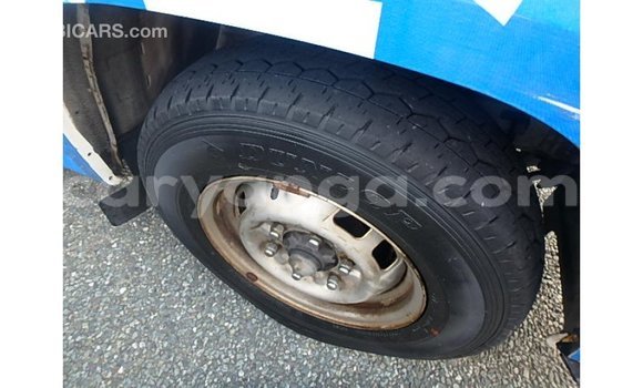 Acheter Import Voiture Nissan Caravan Blanc à Import - Dubai, Malawi Acheter Import Voiture Nissan Caravan Blanc à Import - Dubai, Malawi