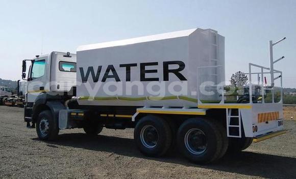 Buy Used Mercedes‒Benz Truck White Truck in Lilongwe in Malawi Buy Used Mercedes‒Benz Truck White Truck in Lilongwe in Malawi