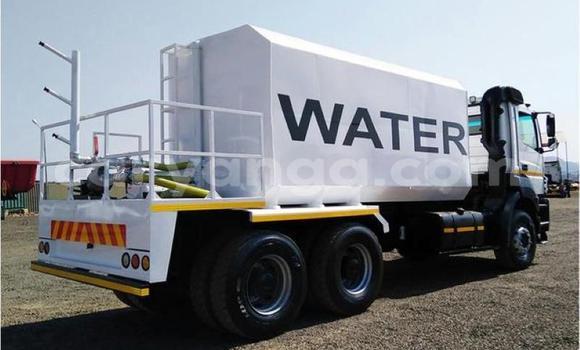 Buy Used Mercedes‒Benz Truck White Truck in Lilongwe in Malawi Buy Used Mercedes‒Benz Truck White Truck in Lilongwe in Malawi