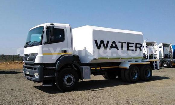Buy Used Mercedes‒Benz Truck White Truck in Lilongwe in Malawi Buy Used Mercedes‒Benz Truck White Truck in Lilongwe in Malawi