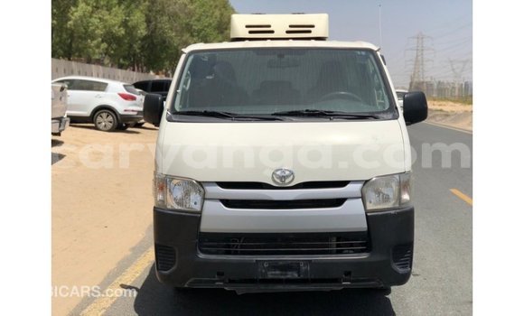 Nunua Imported Toyota Hiace White Gari ndani ya Import - Dubai nchini Malawi Nunua Imported Toyota Hiace White Gari ndani ya Import - Dubai nchini Malawi