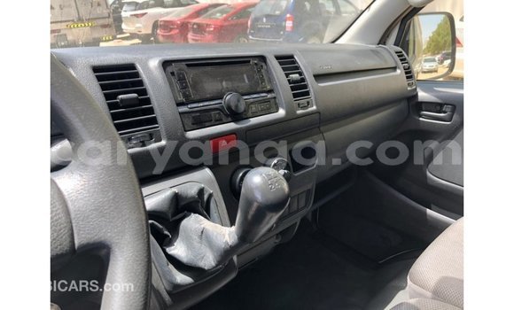 Nunua Imported Toyota Hiace White Gari ndani ya Import - Dubai nchini Malawi Nunua Imported Toyota Hiace White Gari ndani ya Import - Dubai nchini Malawi