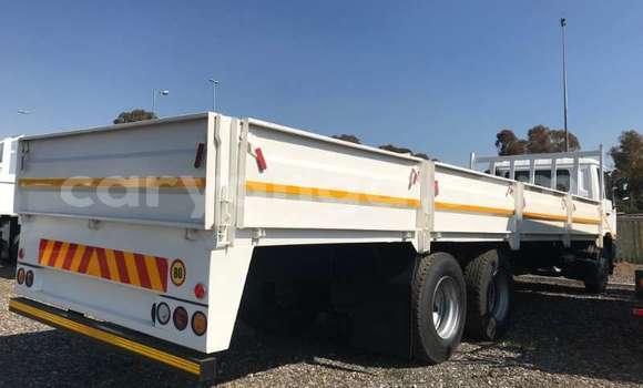 Nunua Ilio tumika Nissan UD White Lori ndani ya Blantyre nchini Malawi Nunua Ilio tumika Nissan UD White Lori ndani ya Blantyre nchini Malawi