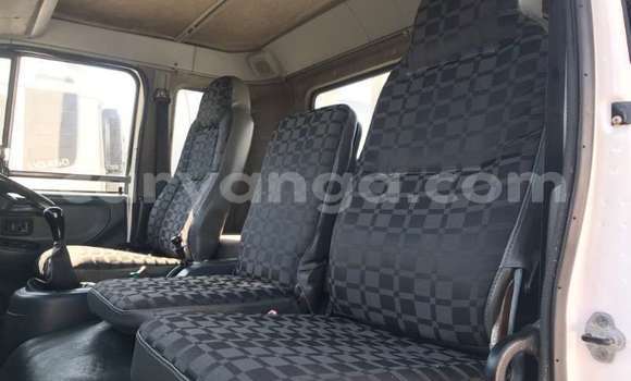 Nunua Ilio tumika Nissan UD White Lori ndani ya Blantyre nchini Malawi Nunua Ilio tumika Nissan UD White Lori ndani ya Blantyre nchini Malawi