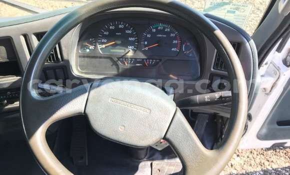 Nunua Ilio tumika Nissan UD White Lori ndani ya Blantyre nchini Malawi Nunua Ilio tumika Nissan UD White Lori ndani ya Blantyre nchini Malawi