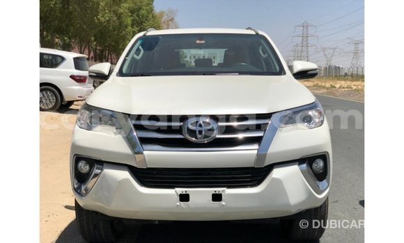 Acheter Import Voiture Toyota Fortuner Blanc à Import - Dubai, Malawi Acheter Import Voiture Toyota Fortuner Blanc à Import - Dubai, Malawi