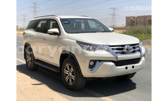 Acheter Import Voiture Toyota Fortuner Blanc à Import - Dubai, Malawi Acheter Import Voiture Toyota Fortuner Blanc à Import - Dubai, Malawi