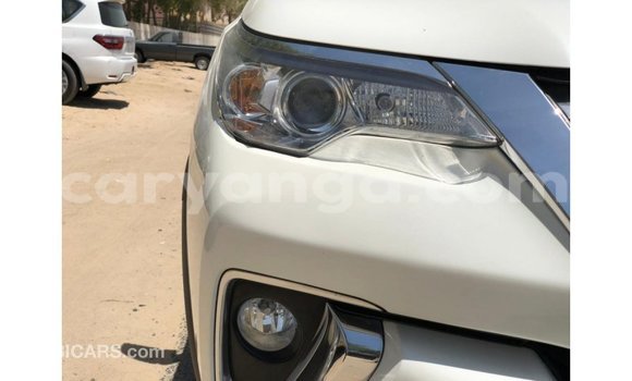 Acheter Import Voiture Toyota Fortuner Blanc à Import - Dubai, Malawi Acheter Import Voiture Toyota Fortuner Blanc à Import - Dubai, Malawi