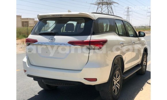 Acheter Import Voiture Toyota Fortuner Blanc à Import - Dubai, Malawi Acheter Import Voiture Toyota Fortuner Blanc à Import - Dubai, Malawi