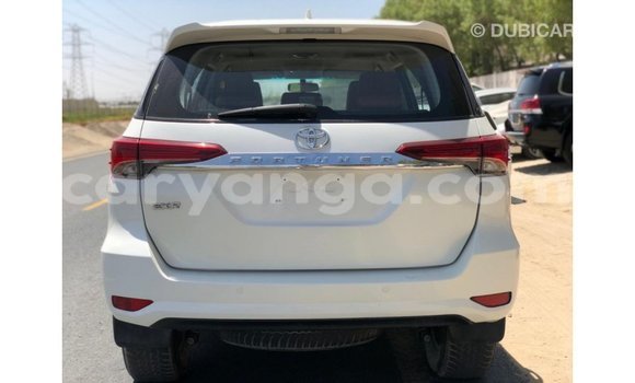 Acheter Import Voiture Toyota Fortuner Blanc à Import - Dubai, Malawi Acheter Import Voiture Toyota Fortuner Blanc à Import - Dubai, Malawi