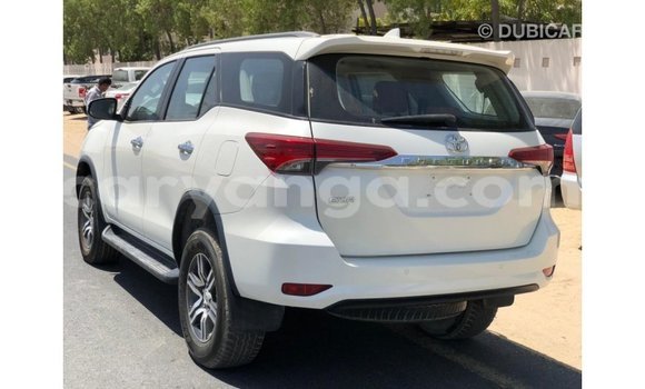 Acheter Import Voiture Toyota Fortuner Blanc à Import - Dubai, Malawi Acheter Import Voiture Toyota Fortuner Blanc à Import - Dubai, Malawi