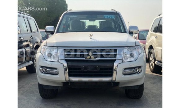 Nunua Imported Mitsubishi Pajero Black Gari ndani ya Import - Dubai nchini Malawi Nunua Imported Mitsubishi Pajero Black Gari ndani ya Import - Dubai nchini Malawi