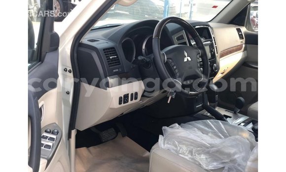 Nunua Imported Mitsubishi Pajero Black Gari ndani ya Import - Dubai nchini Malawi Nunua Imported Mitsubishi Pajero Black Gari ndani ya Import - Dubai nchini Malawi