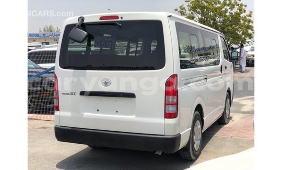 Nunua Imported Toyota Hiace White Gari ndani ya Import - Dubai nchini Malawi Nunua Imported Toyota Hiace White Gari ndani ya Import - Dubai nchini Malawi