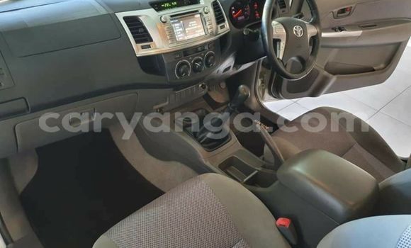 Nunua Ilio tumika Toyota Hilux Silver Gari ndani ya Import - Dubai nchini Malawi Nunua Ilio tumika Toyota Hilux Silver Gari ndani ya Import - Dubai nchini Malawi