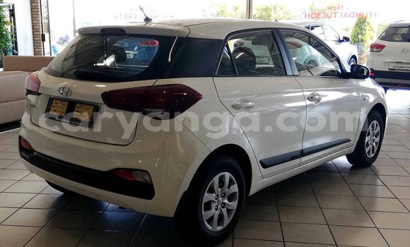 Buy Used Hyundai i20 White Car in Chilumba in Karonga