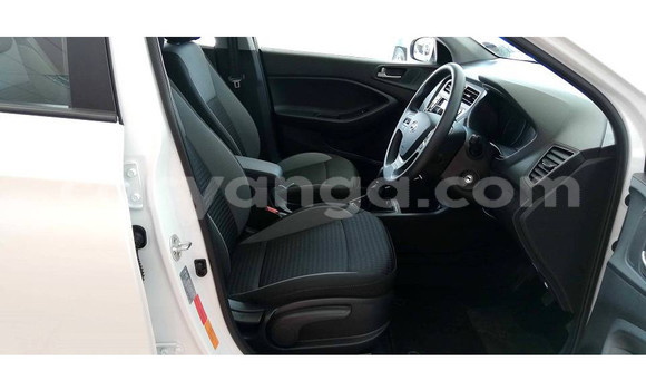 Buy Used Hyundai i20 White Car in Chilumba in Karonga Buy Used Hyundai i20 White Car in Chilumba in Karonga