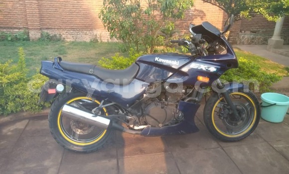 Buy Used Kawasaki EX 400R Blue Bike in Blantyre in Malawi Buy Used Kawasaki EX 400R Blue Bike in Blantyre in Malawi