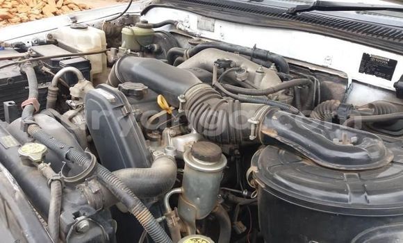 Nunua Ilio tumika Toyota Hilux White Gari ndani ya Blantyre nchini Malawi Nunua Ilio tumika Toyota Hilux White Gari ndani ya Blantyre nchini Malawi