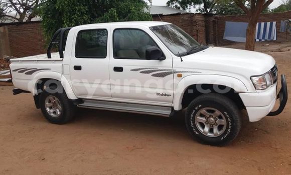 Nunua Ilio tumika Toyota Hilux White Gari ndani ya Blantyre nchini Malawi Nunua Ilio tumika Toyota Hilux White Gari ndani ya Blantyre nchini Malawi