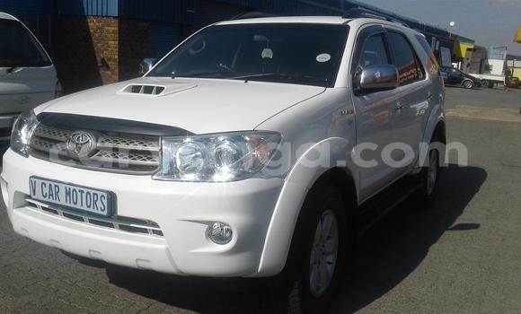 Buy Used Toyota Hilux White Car in Blantyre in Malawi Buy Used Toyota Hilux White Car in Blantyre in Malawi